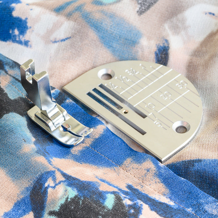 Straight stitch foot with needle plate